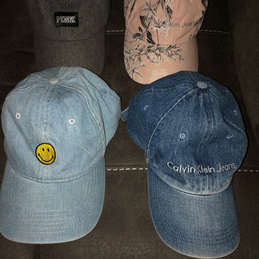 Lot of baseball caps (4 hats)